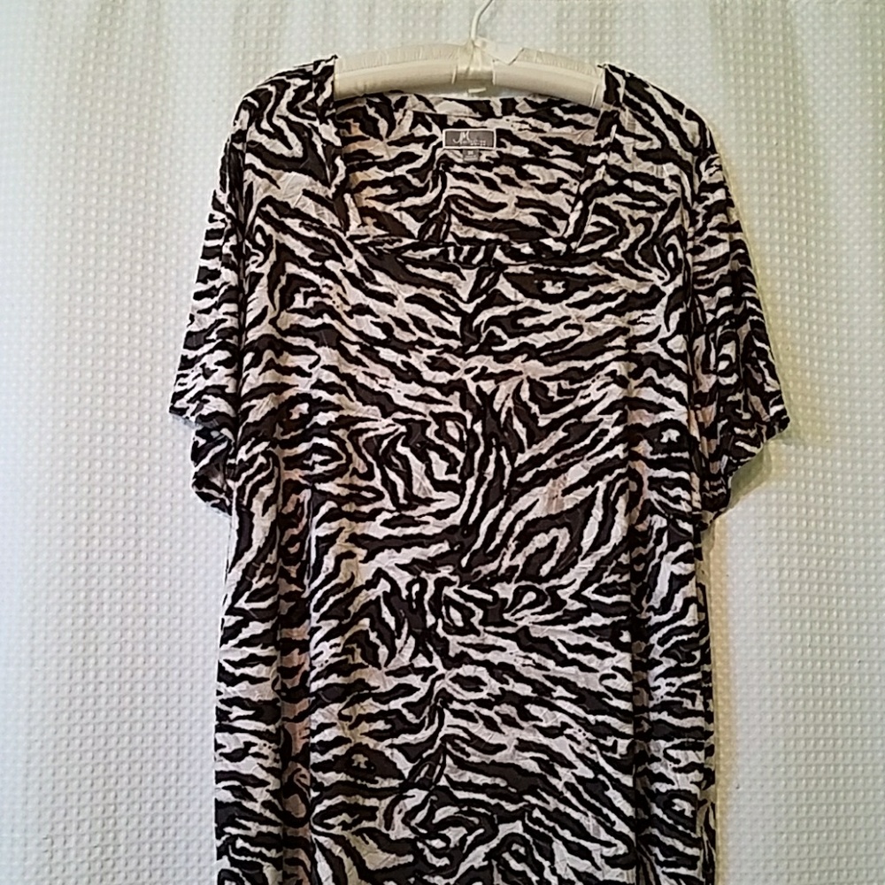 JM Collection Tiger Pattern Top